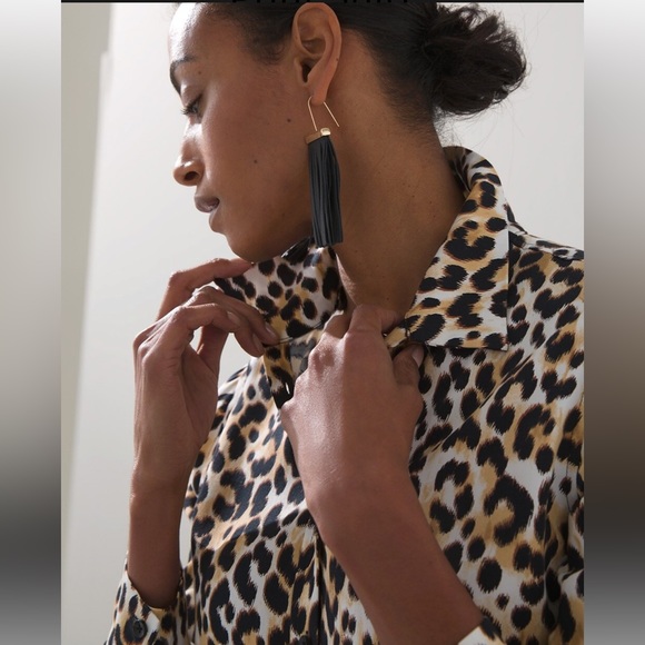 🐆 EUC Chicos button-up cheetah print blouse. - Picture 4 of 11